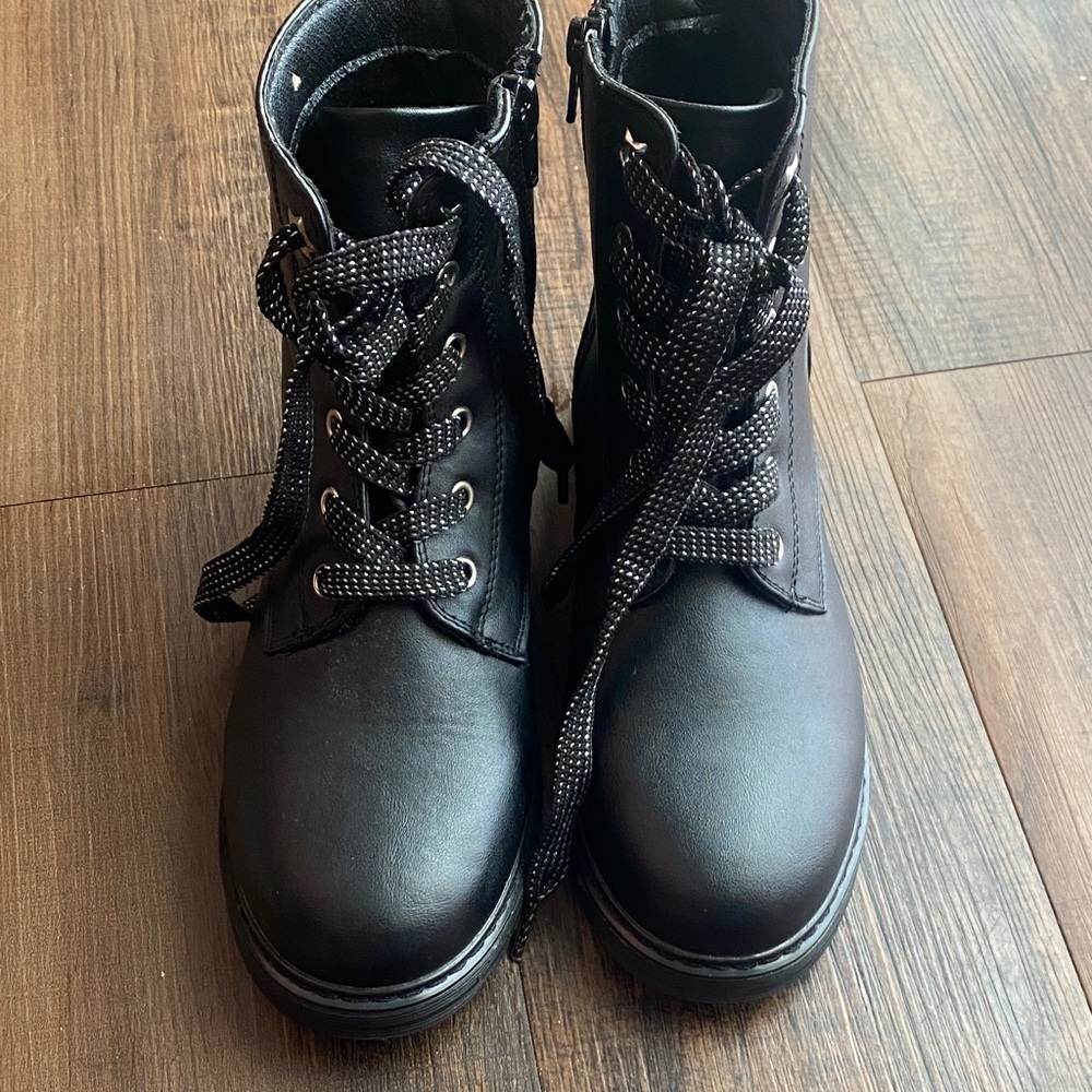 SO Kids Black Boots - Picture 7 of 9